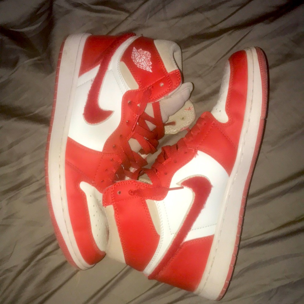 Im sellin these Wmns Air Jordan 1 High OG 'Newstalgia Chenille'